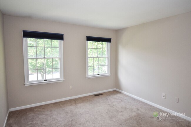 Building Photo - 5474 Grandview Ln