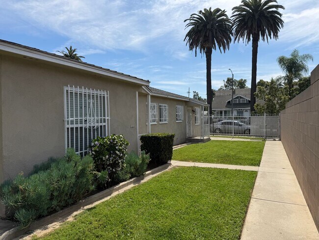 Building Photo - 339 E 19th St