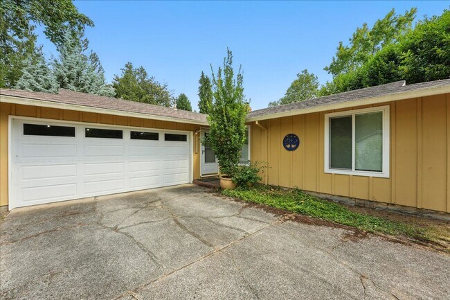 Building Photo - 2448 Margery St
