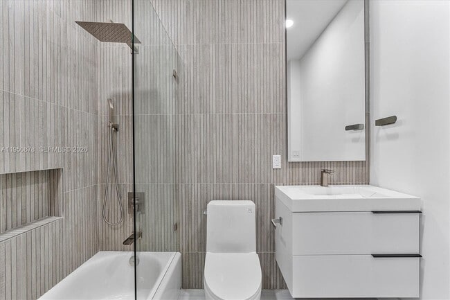 Building Photo - 21301 NE 38th Ave