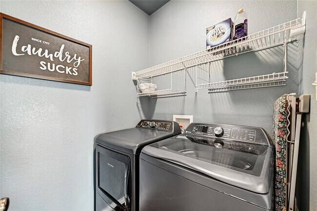 Building Photo - 808 N Creek Blvd