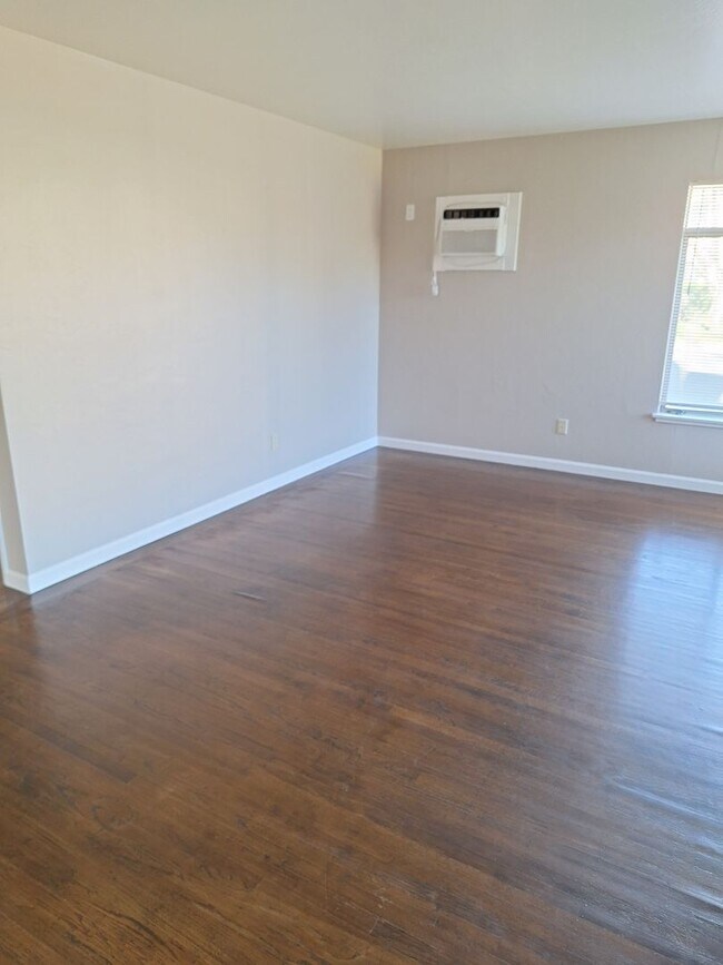 Building Photo - 128 Baxter Ave