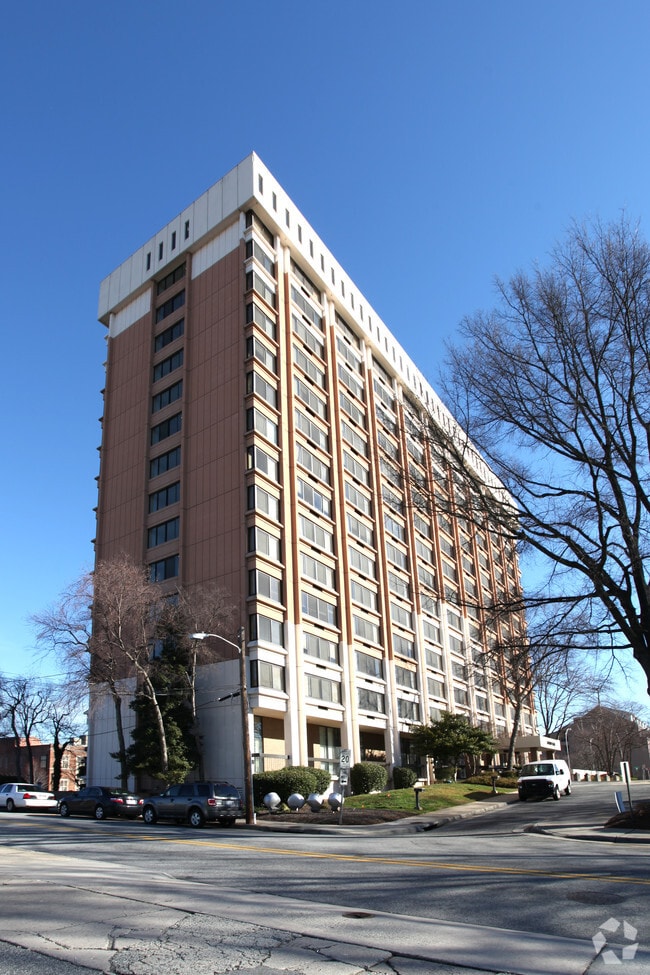 Gateway Plaza - Greensboro, NC | Apartment Finder