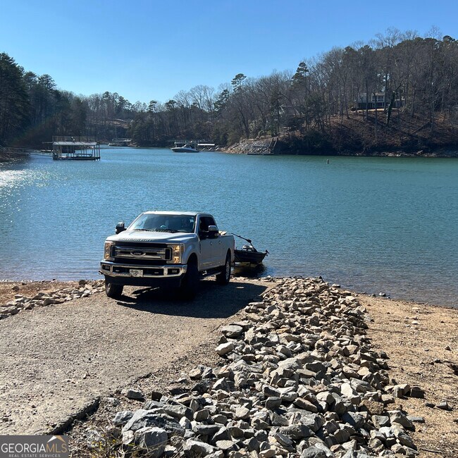 Building Photo - 5485 Mercedes Dr