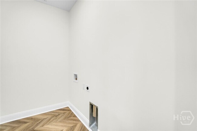 Building Photo - 773 E Duffy St