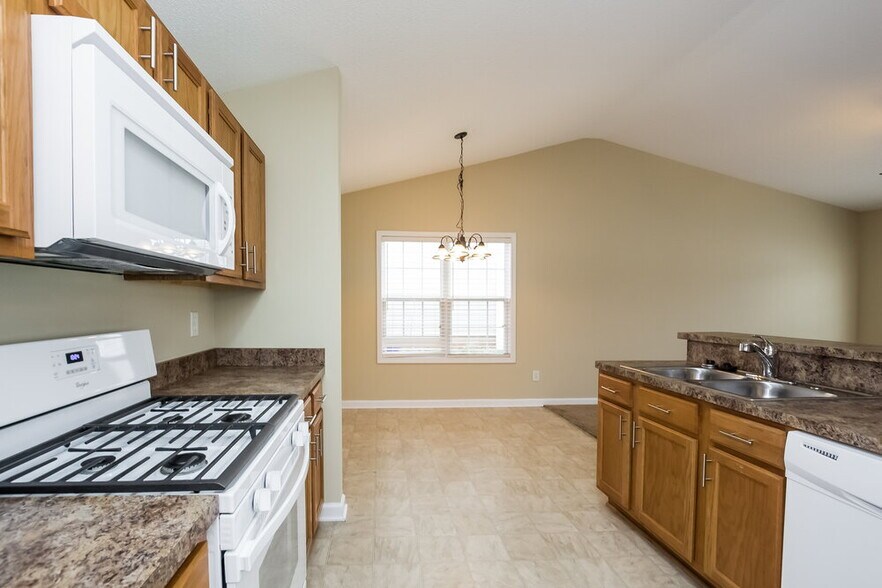 Building Photo - 200 Greystone Cir