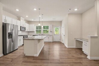 Building Photo - 909 Falls Grove Trl