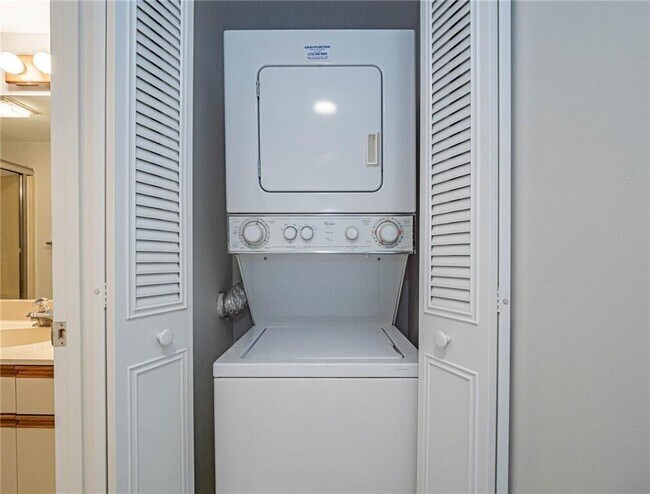 Building Photo - 28 Plantation Dr