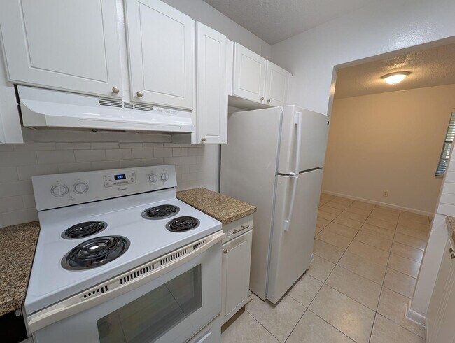 Building Photo - 481 Sunshine Dr