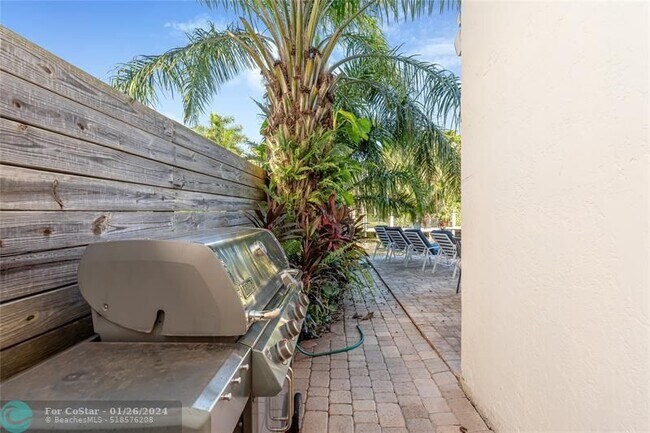 Building Photo - 808 Solar Isle Dr