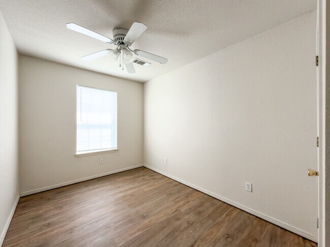 Building Photo - 1322 N 47th St