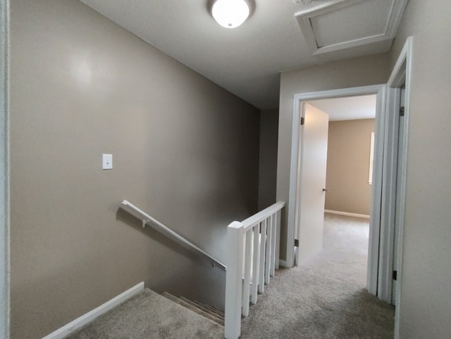 Building Photo - 701 Smithdale Dr