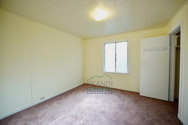 Building Photo - 254 Kent Ave