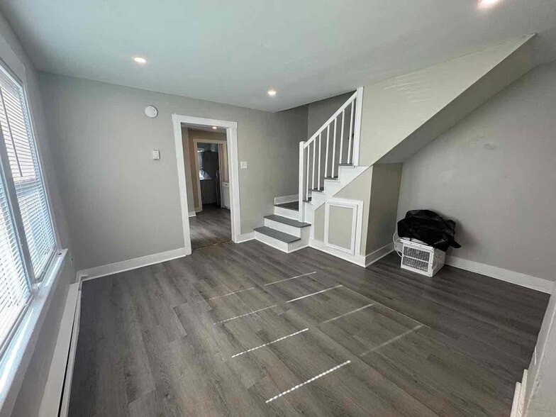 Building Photo - 223 Baker St