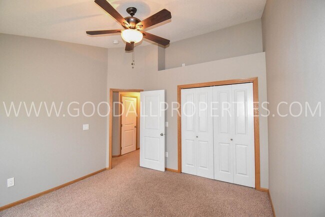 Building Photo - Experience the charm of this 2-bedroom, 2-bathroom townhome in Ankeny with an attached 2 car garage!