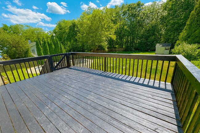 Building Photo - Stunning Renovated 4-Bedroom Home with Gor...