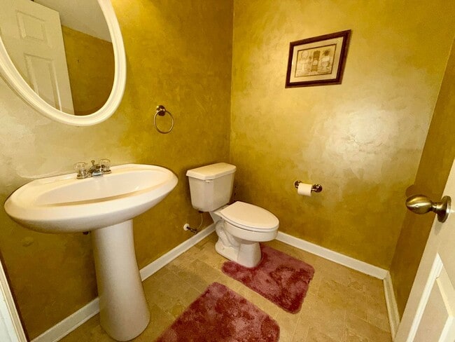 Building Photo - Wow! Check out this charming 3 bedroom 2.5 bathroom townhome in Newnan!