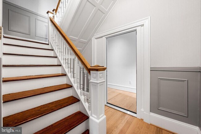 Building Photo - 1202 Bolton St