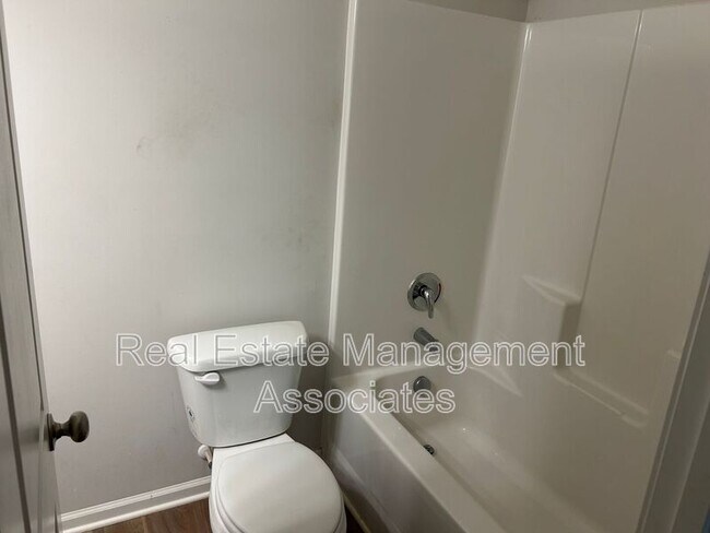 Building Photo - 156 Meadowbrooke Dr