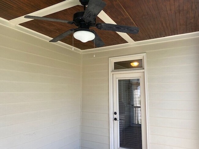 Building Photo - 1352 Legendary Ln