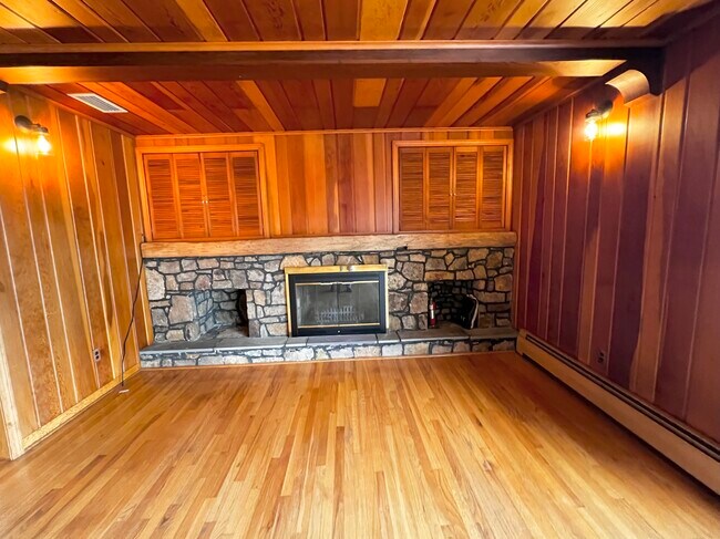 Building Photo - 524 Saybrook Rd