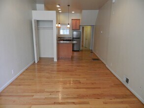 Building Photo - Beautiful 1 BR w/ in unit WASHER / DRYER a...