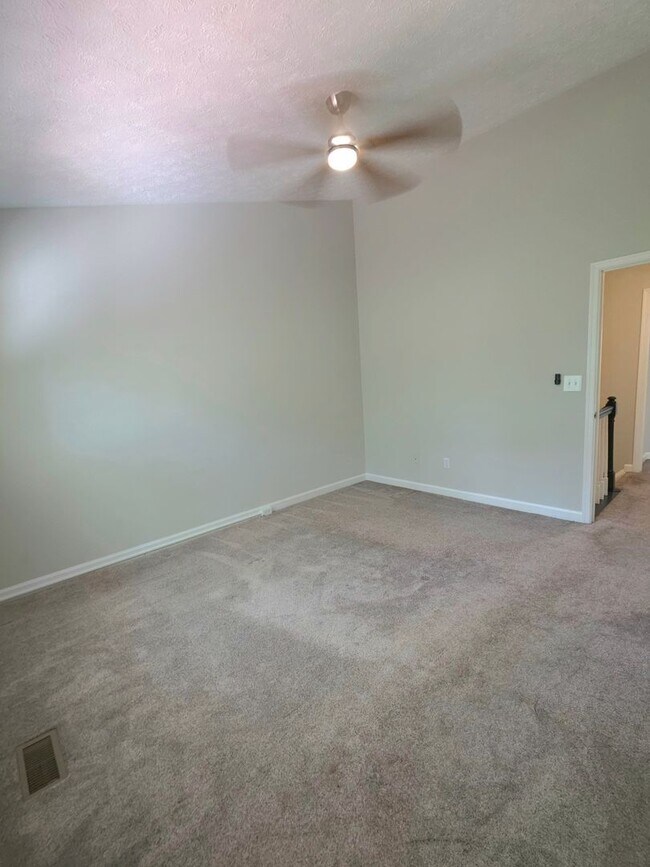 Building Photo - Move in Ready 3 Bedroom Townhouse in Yorktown!