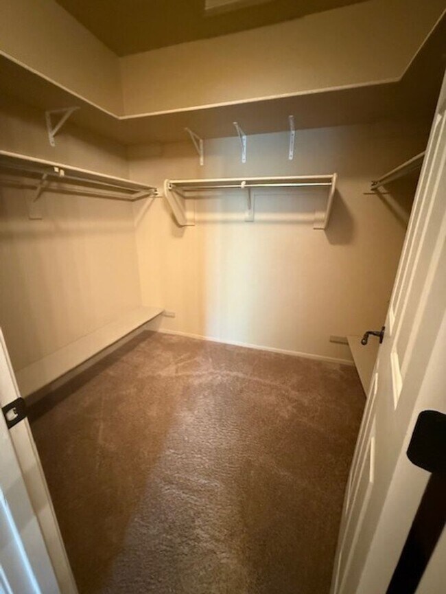 Building Photo - 2 Bedroom 2 Bath in Mountain Gate Contact ...