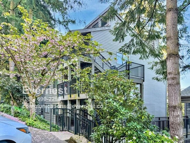 Building Photo - 3-Bedroom, 2-Bath Home in Convenient Locat...