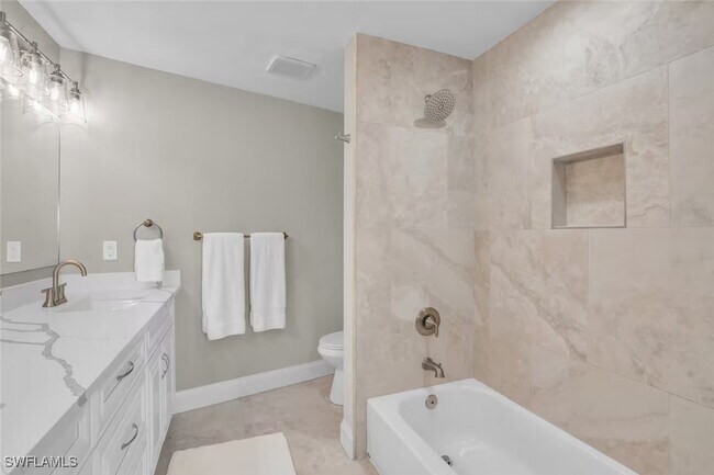 Building Photo - 2201 Longboat Dr