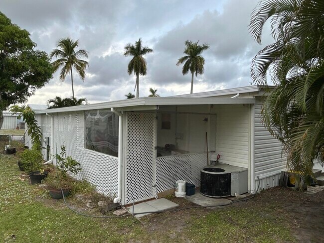 Building Photo - 12375 S Military Trl