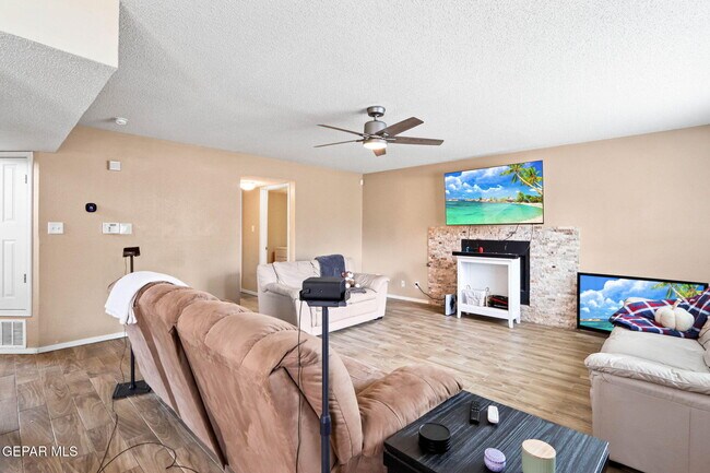 Building Photo - 12564 Paseo Alegre Dr