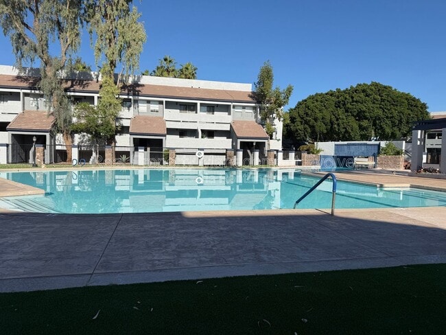 Building Photo - 1331 W Baseline Rd