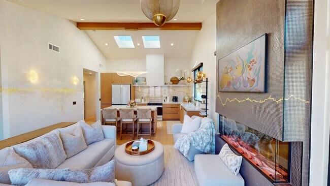 Building Photo - 163 G Ave