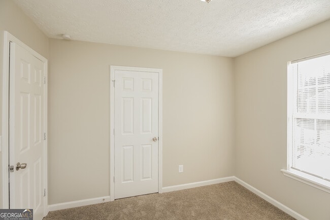 Building Photo - 34 Canter Ln