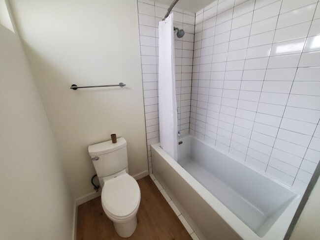 Building Photo - Recently Remodeled 2 Bedroom 1 Bath Back House