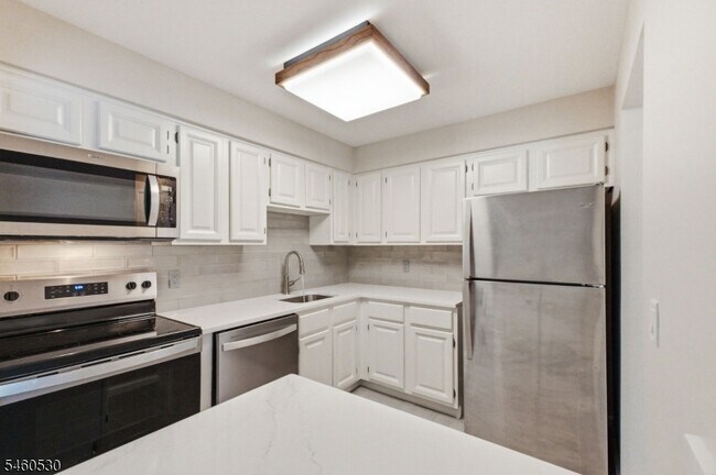 Building Photo - 125 Smithfield Ct