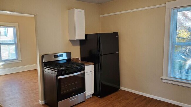 Building Photo - Newly Remodeled Huge 4 Bedroom + Office 3 ...