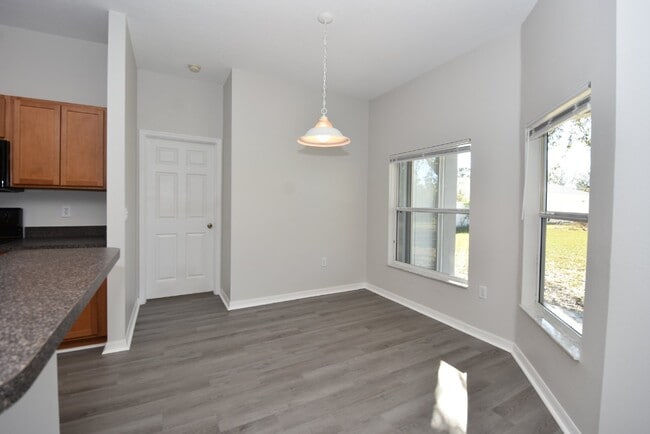 Building Photo - 4 bed, 2 bath located in Matanzas Woods su...