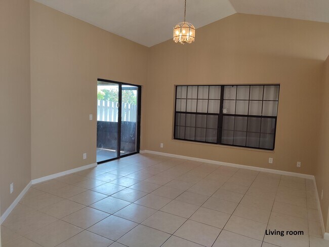 Building Photo - 3826 Circle Lake Dr