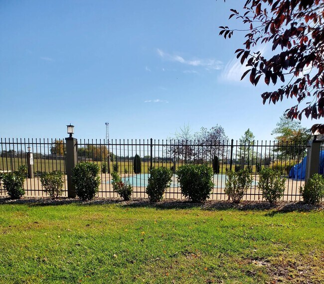 Building Photo - 10405 Trotters Pointe Dr