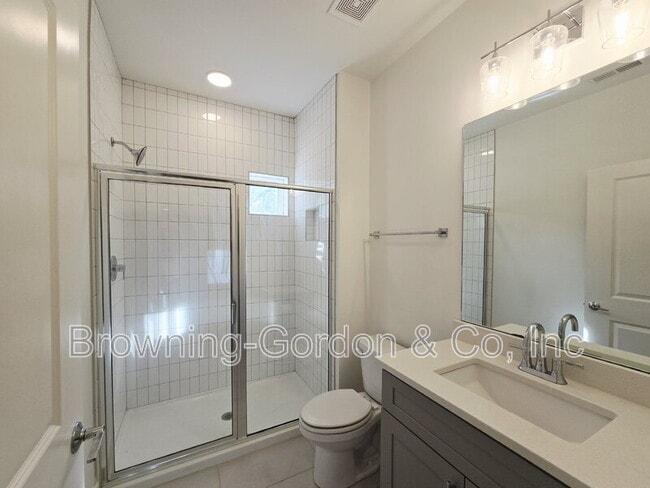 Building Photo - 700 N Dupont Ave