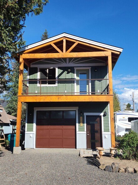 Garage - 260 Halferty St