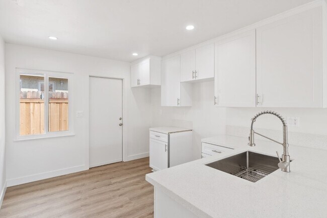 Building Photo - 939 27th St