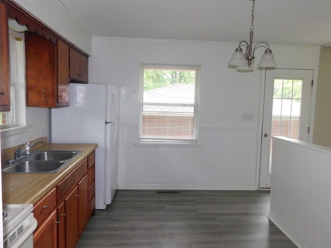 Building Photo - 901 Mahrenholz Ave