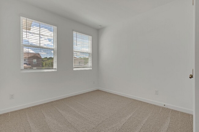 Building Photo - 170 Millbrook Dr