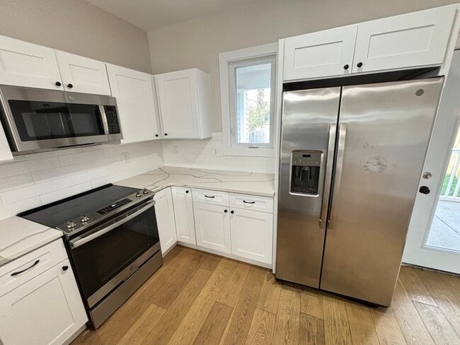 Building Photo - North Nashville home with 3 bedrooms, park...
