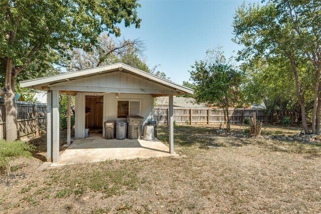 Building Photo - 116 Ridge Oak Dr