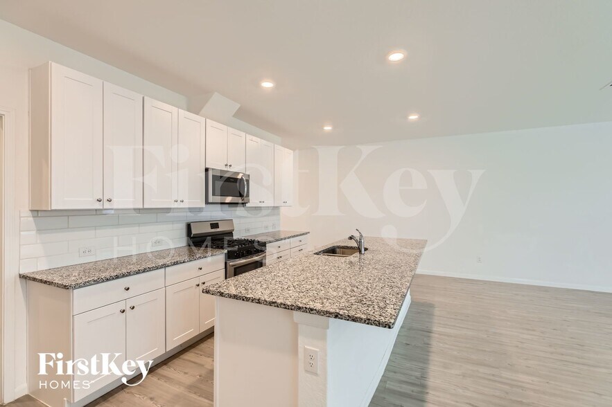 Building Photo - 1212 Treehouse Ln