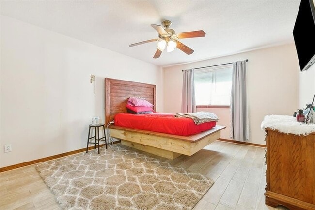 Building Photo - 2204 Gallant Dr